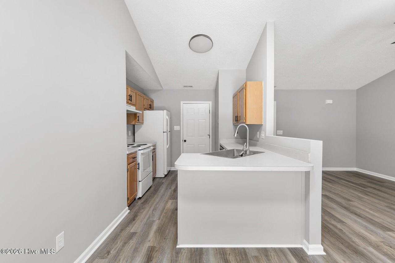 130 Sweetwater Dr - Photo 5 of 19