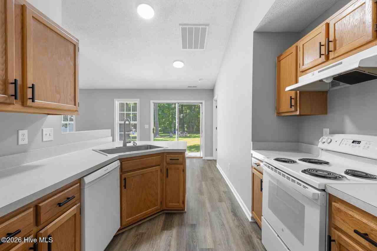 130 Sweetwater Dr - Photo 6 of 19