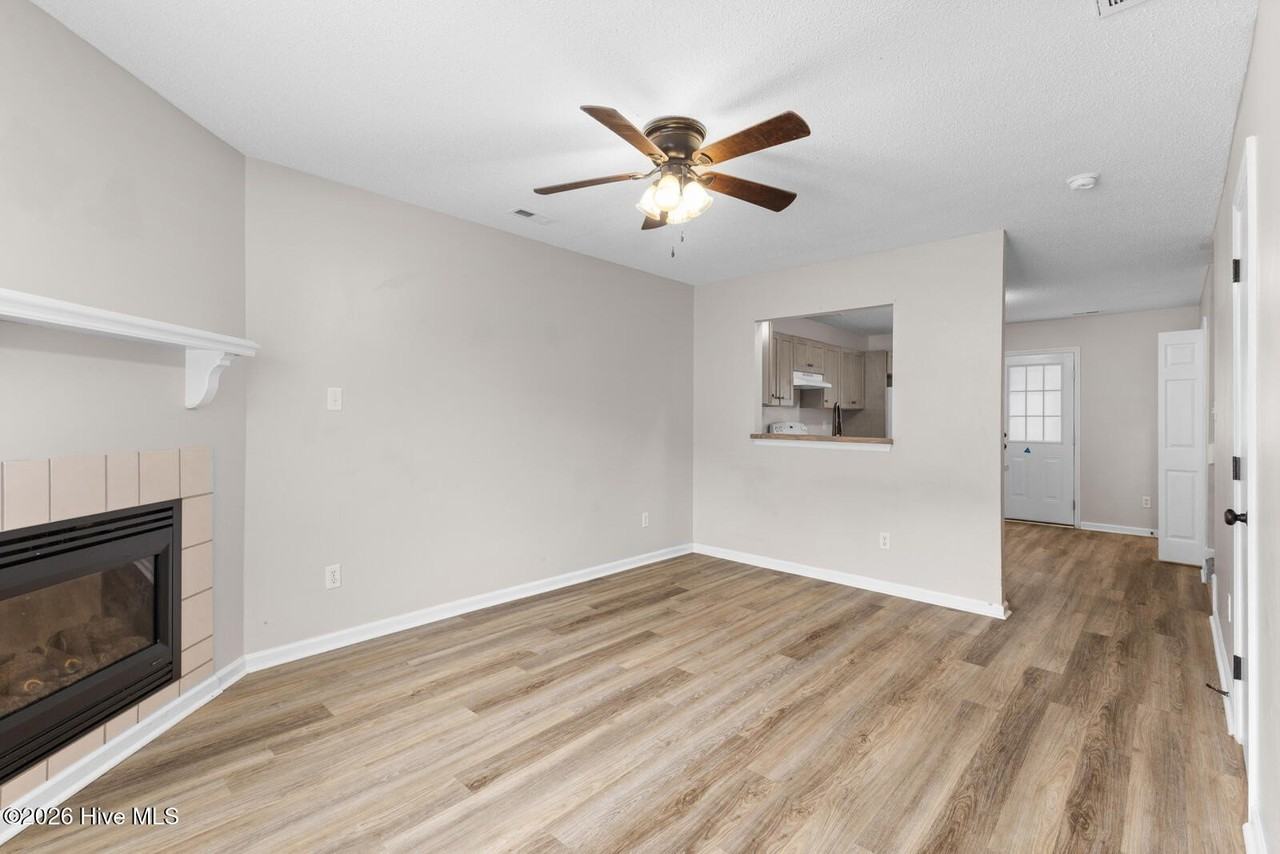 893 W Pueblo Dr - Photo 3 of 19