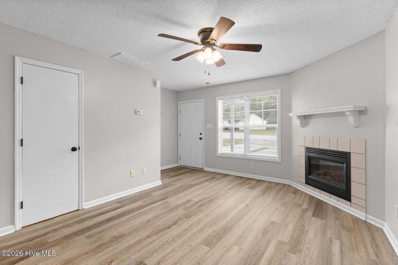 893 W Pueblo Dr - Photo 4 of 19
