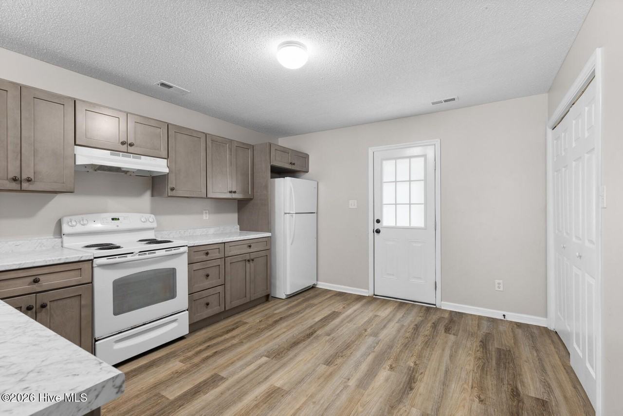893 W Pueblo Dr - Photo 6 of 19
