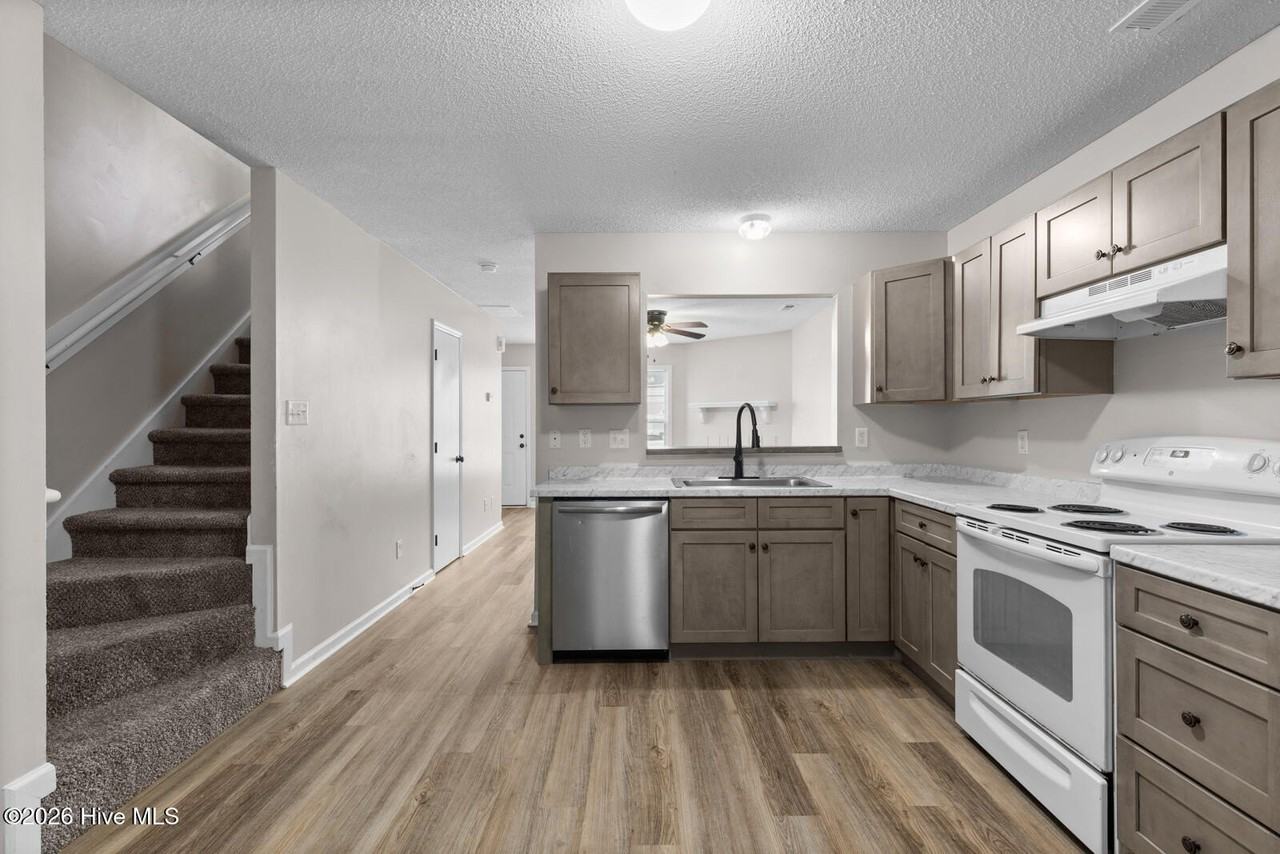 893 W Pueblo Dr - Photo 7 of 19