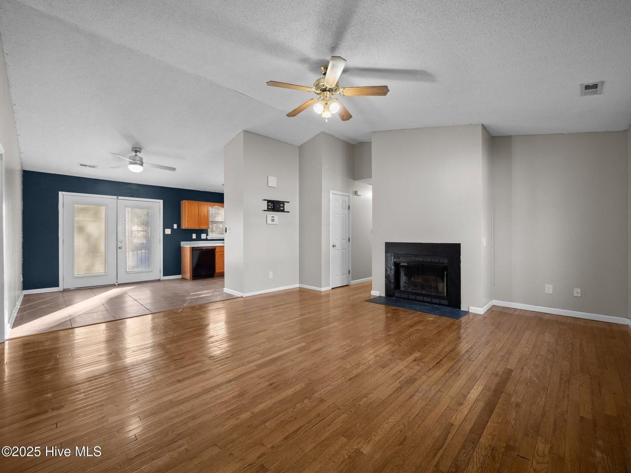 218 Winterberry Ct - Photo 2 of 31