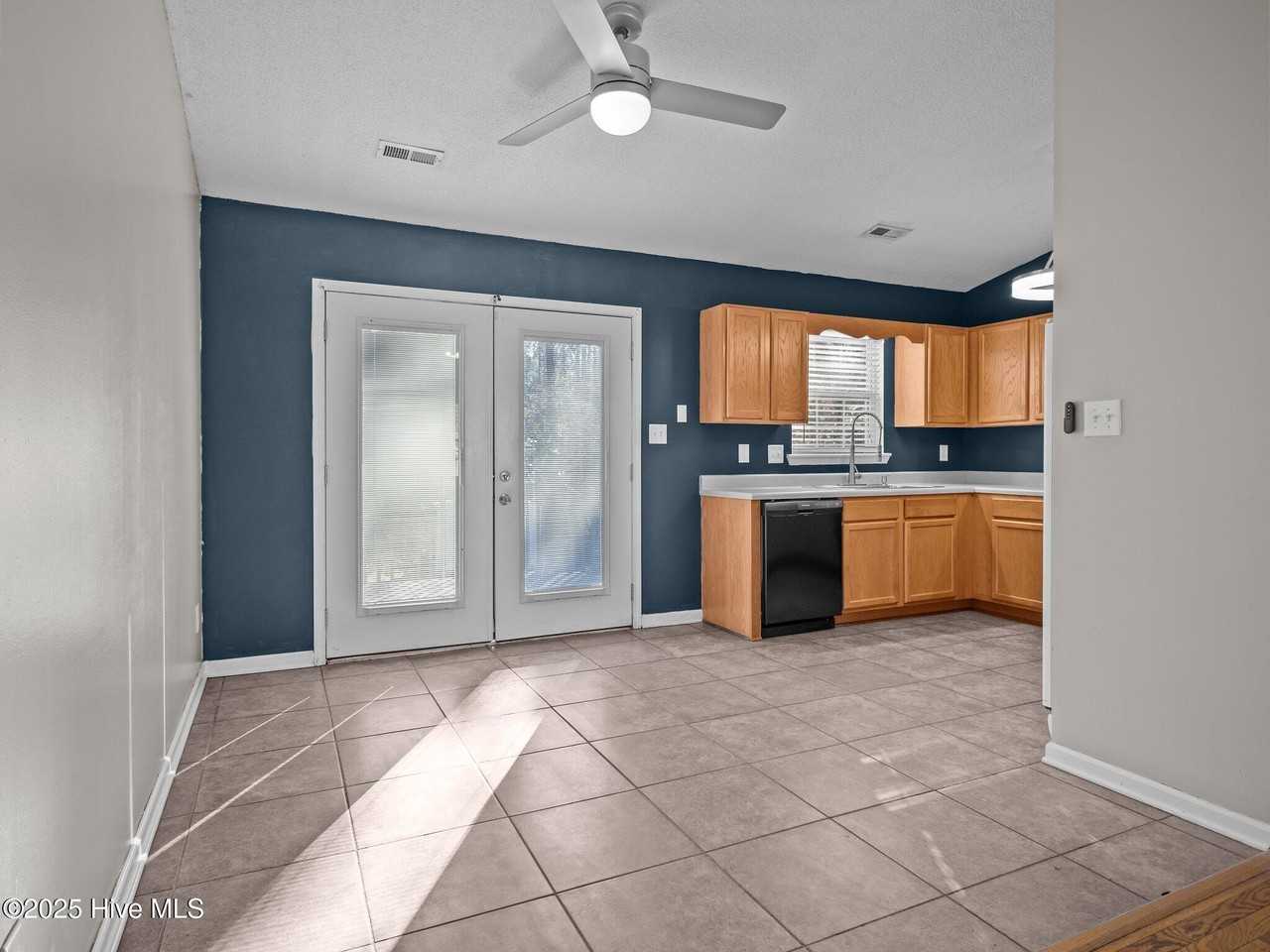 218 Winterberry Ct - Photo 5 of 31