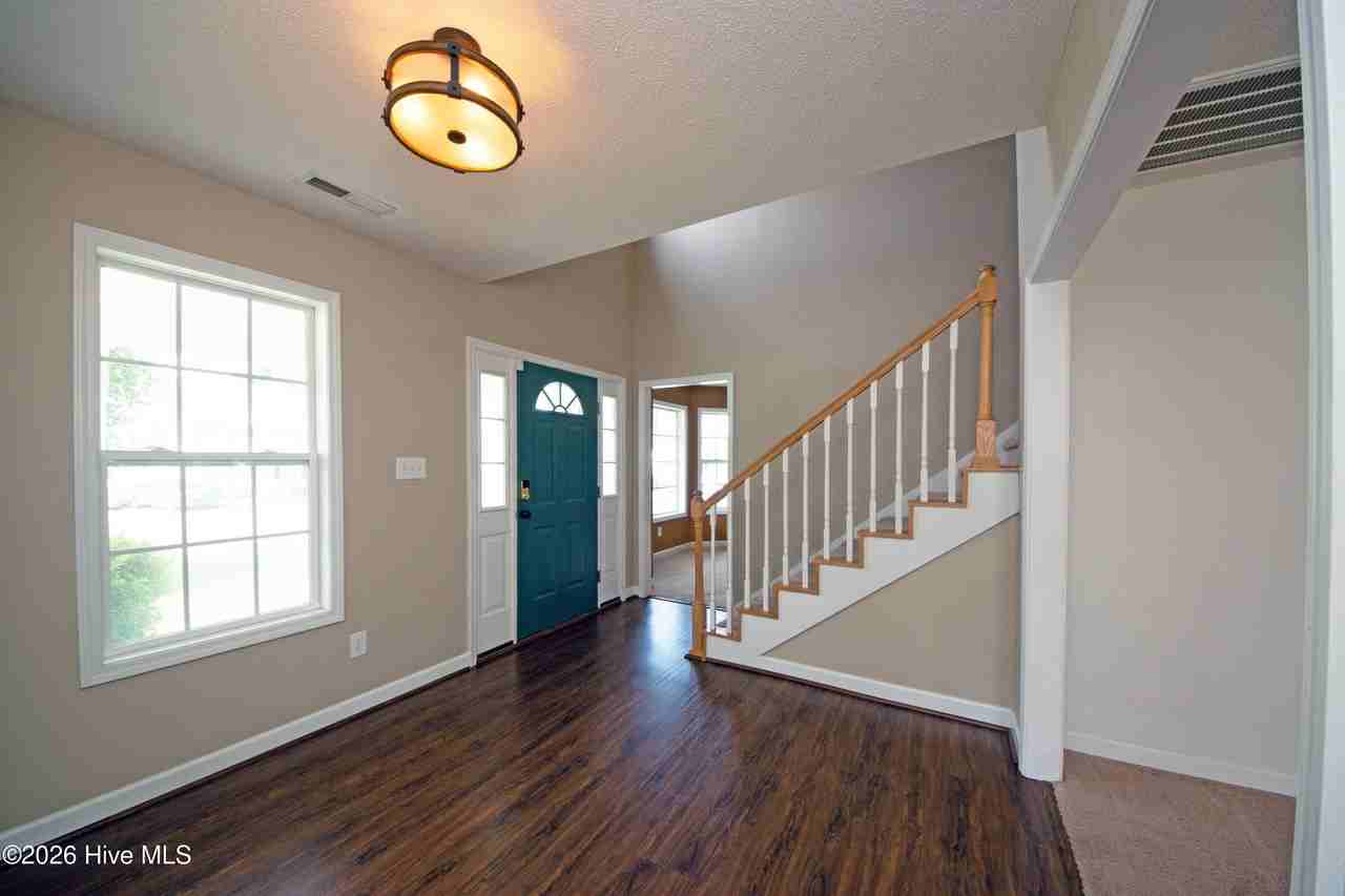 1112 Huff Dr - Photo 7 of 34