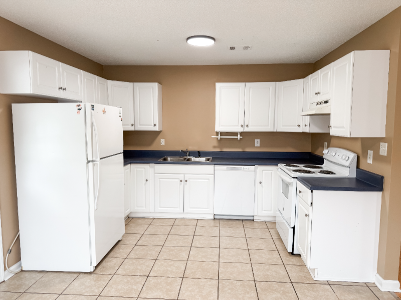 304 Spring Creek Dr - Photo 2 of 16