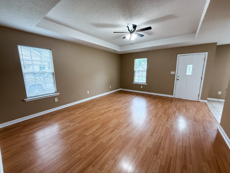 304 Spring Creek Dr - Photo 5 of 16