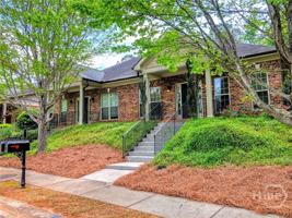 featured image of 1121 Livingston Trl