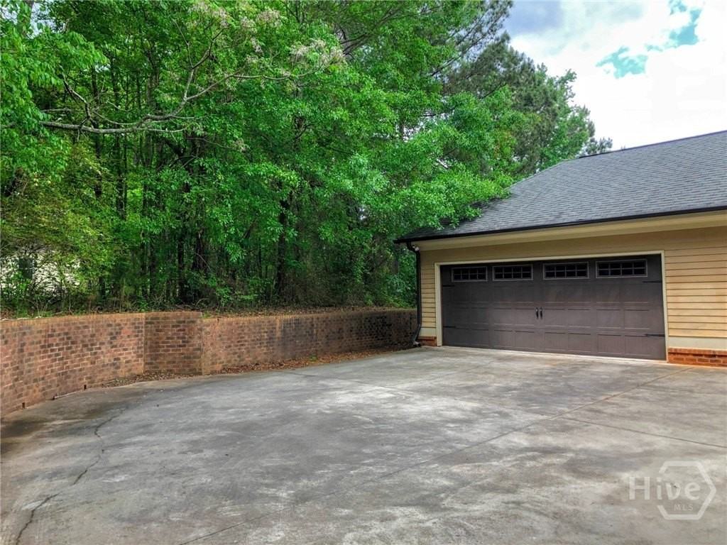 1121 Livingston Trl - Photo 4 of 32