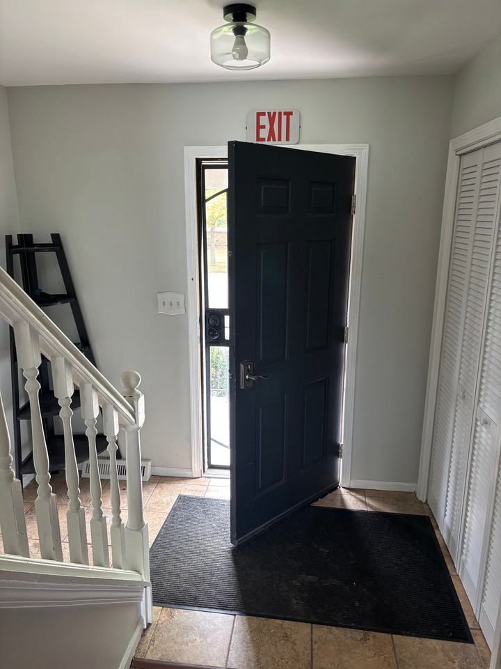 235 Pine St - Photo 3 of 17