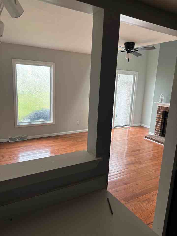 235 Pine St - Photo 4 of 17