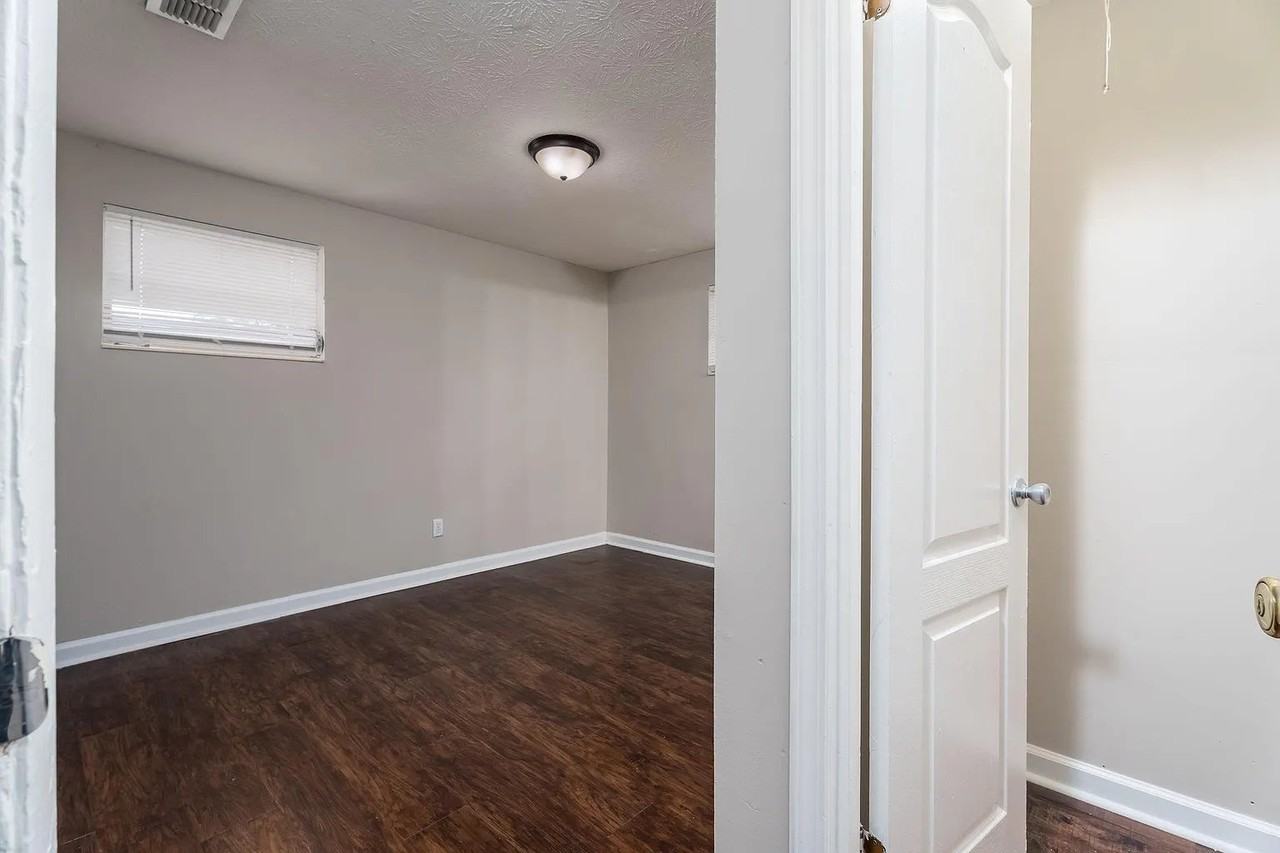 385 Dunwoodie Rd - Photo 2 of 12