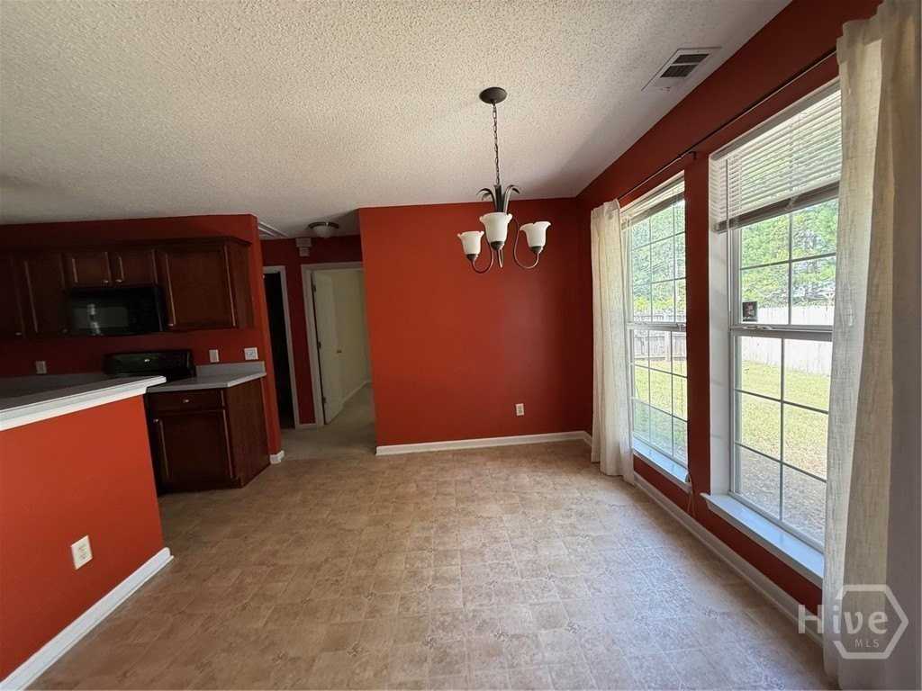 138 Silverton Rd - Photo 4 of 14