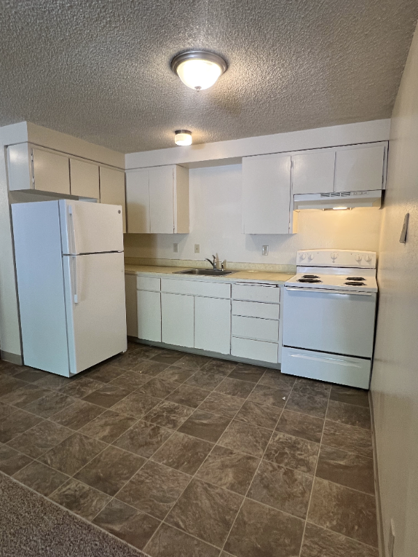 1430 Nw Division St #36 - Photo 4 of 10