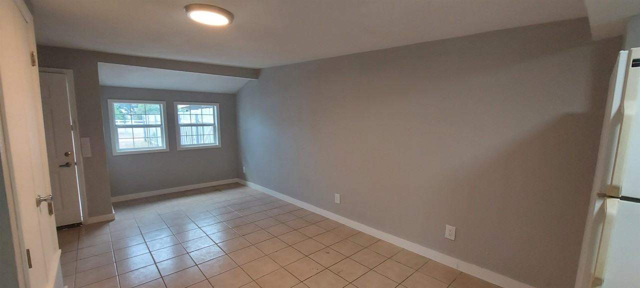 4314 Skyline Dr - Photo 3 of 8