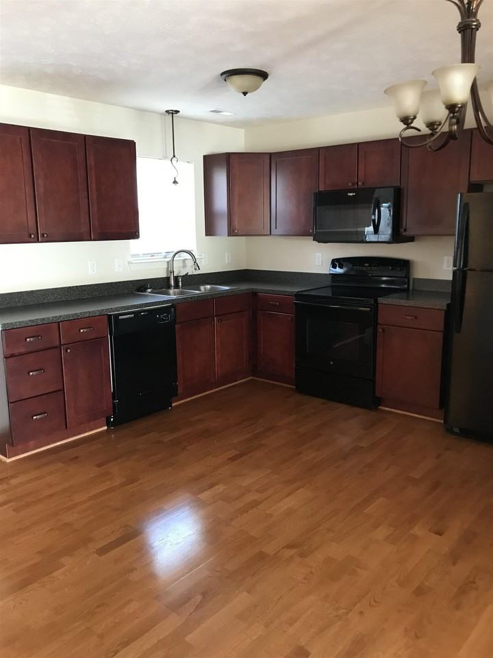 1211 Poets Ct - Photo 5 of 10
