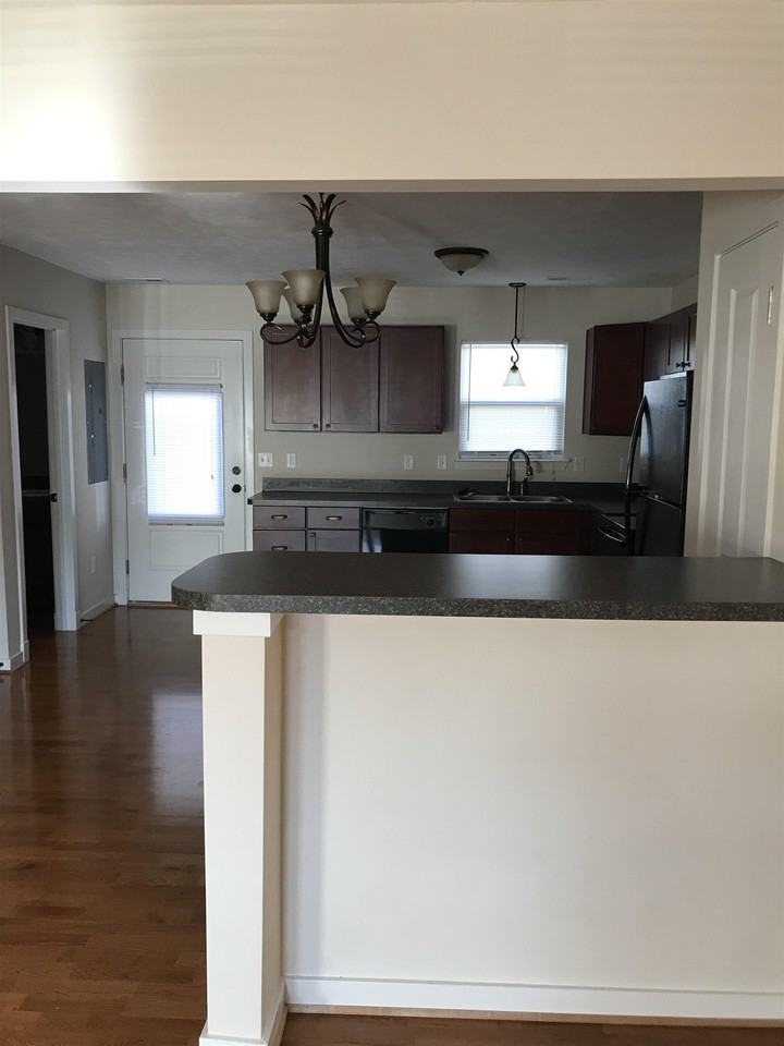 1211 Poets Ct - Photo 7 of 10
