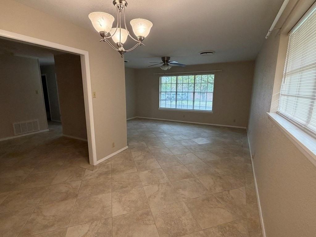 101 Crescent Dr - Photo 2 of 16