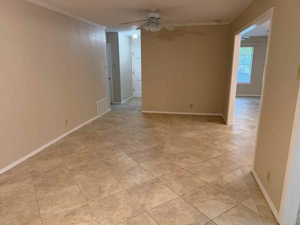 101 Crescent Dr - Photo 3 of 16