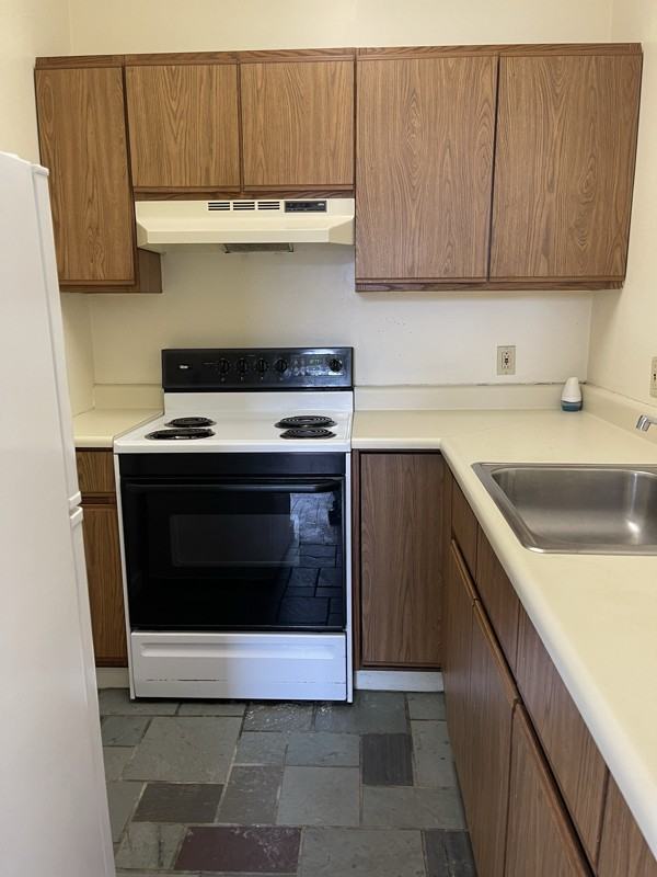 85 Main St - Photo 2 of 5