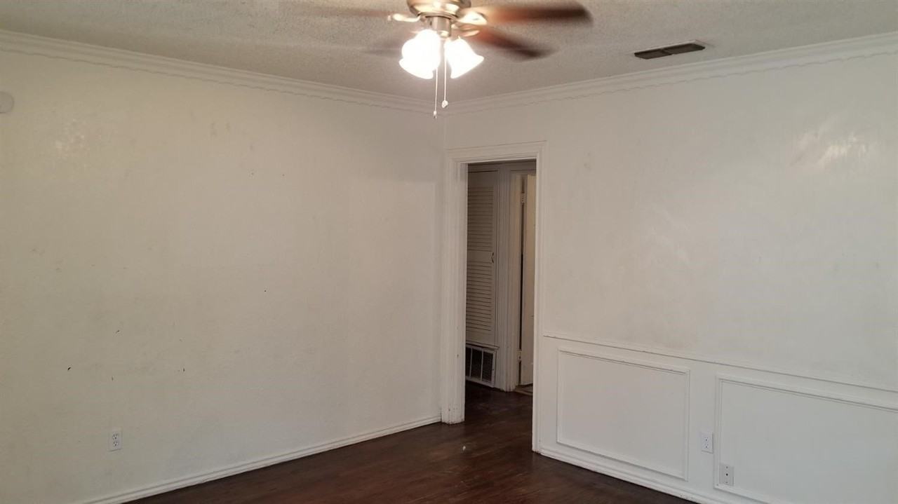 2210 28th St - Photo 3 of 11