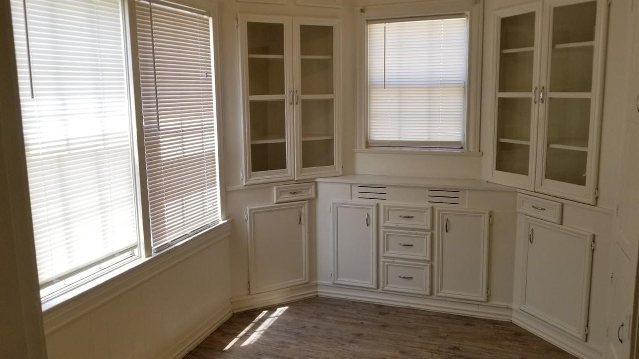 2210 28th St - Photo 4 of 11
