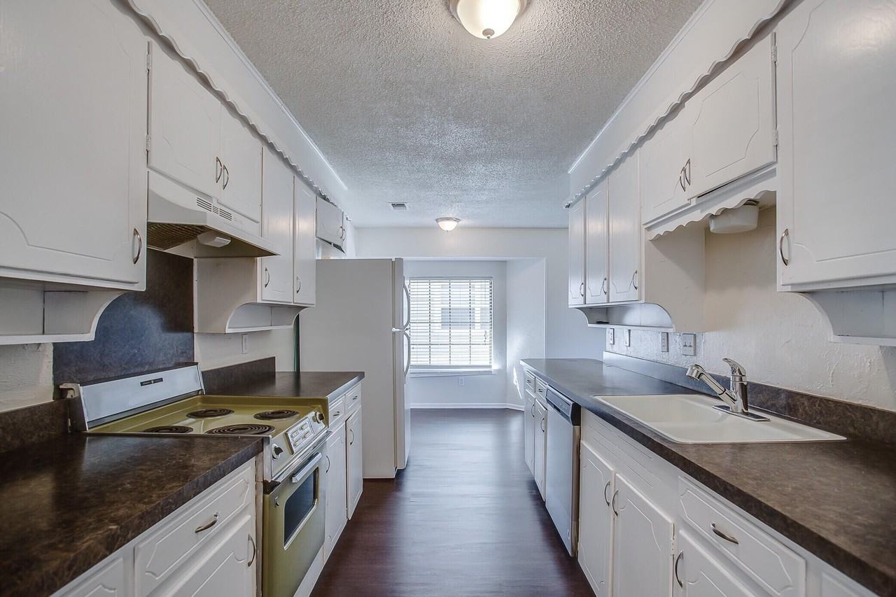5004 54th St - Photo 3 of 14