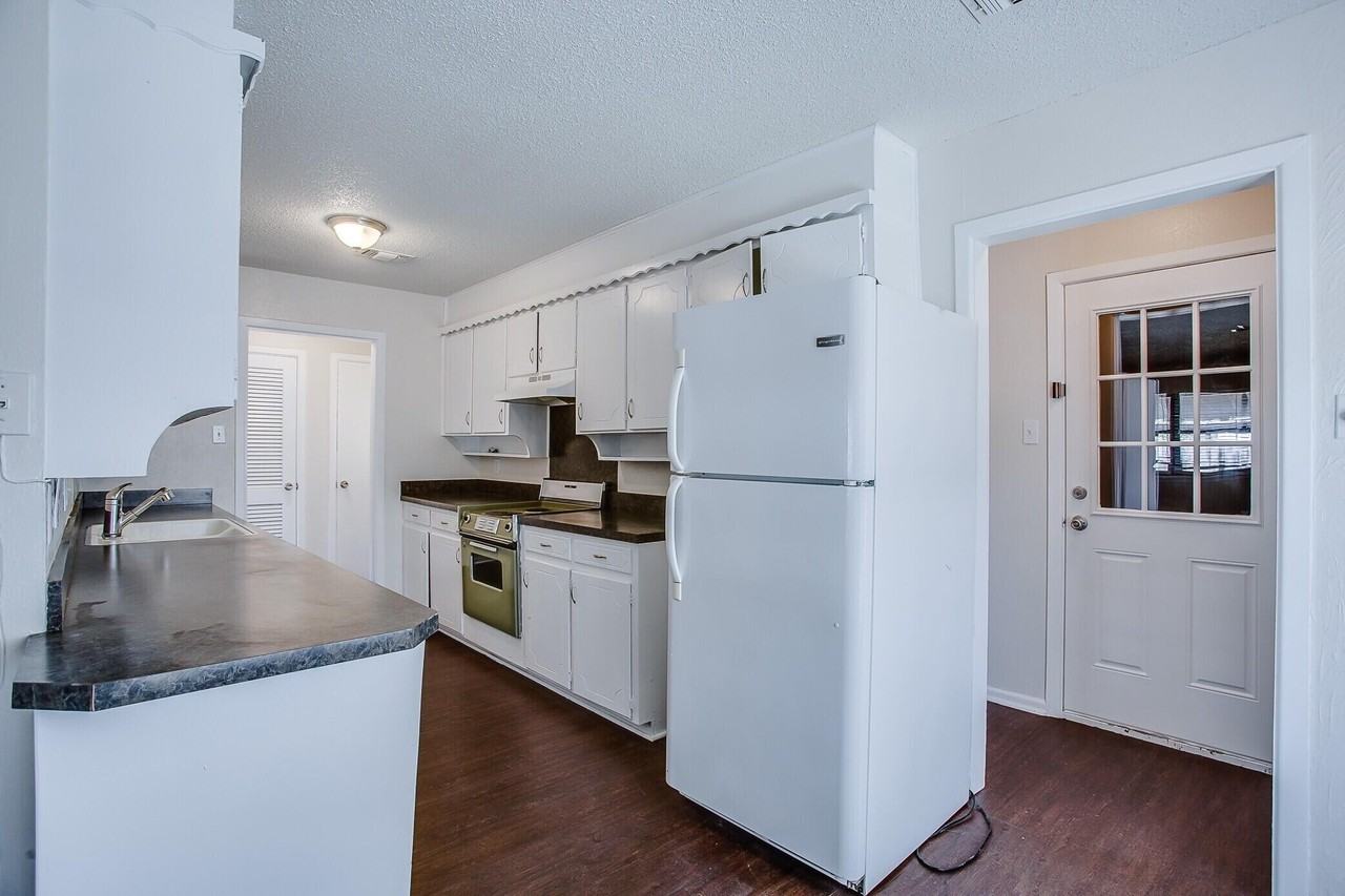5004 54th St - Photo 4 of 14