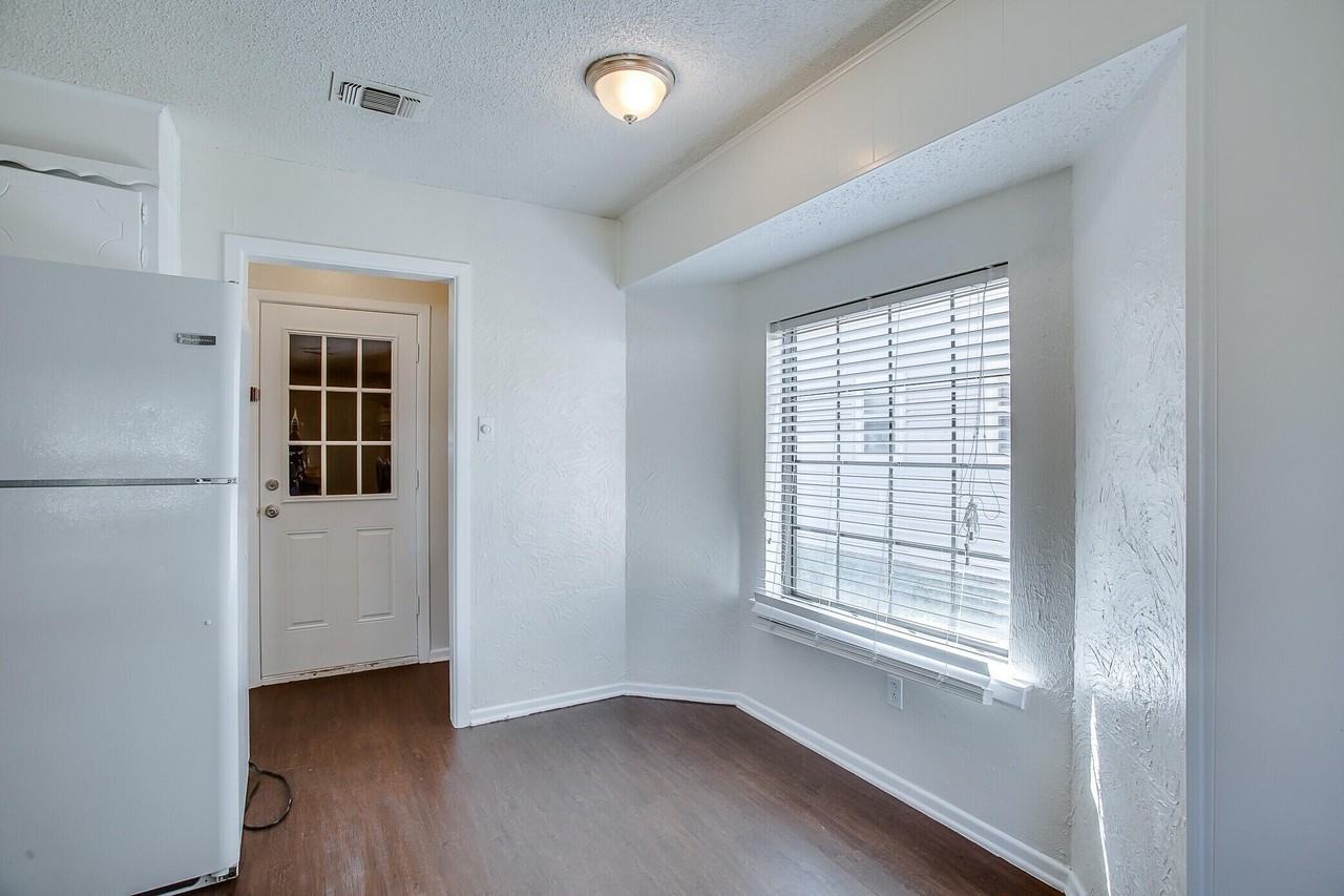 5004 54th St - Photo 5 of 14