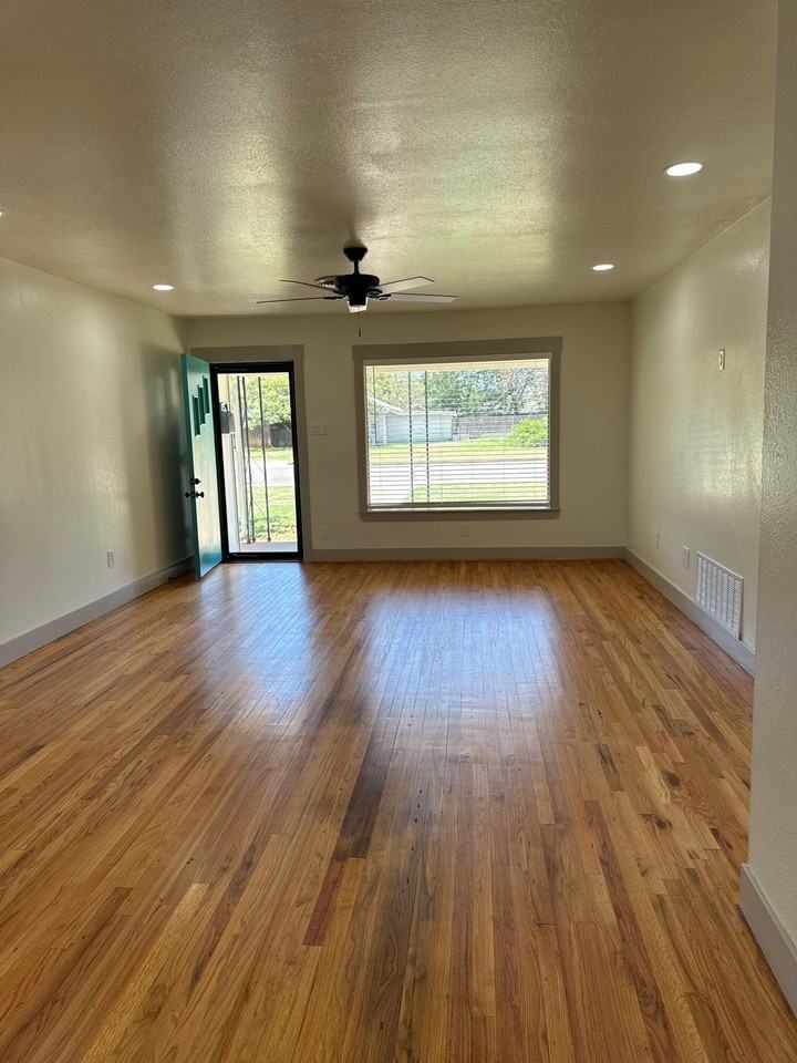 2608 38th St - Photo 2 of 11
