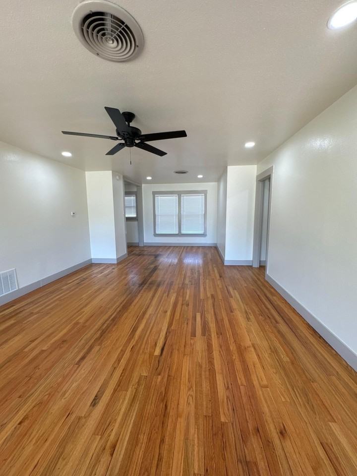 2608 38th St - Photo 3 of 11