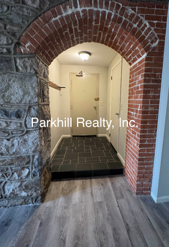 410 W Pennsylvania Ave #401 - Photo 2 of 10