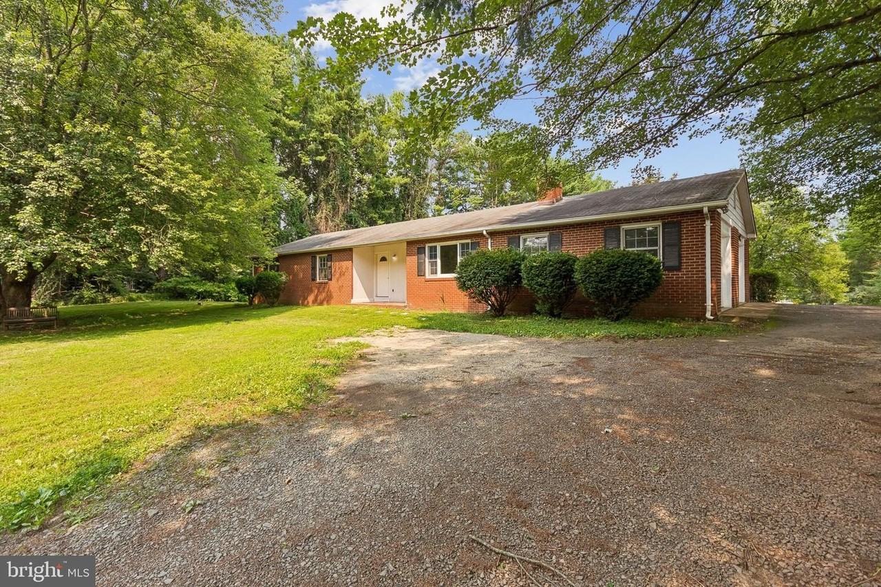 8755 Trinity Ln - Photo 3 of 23