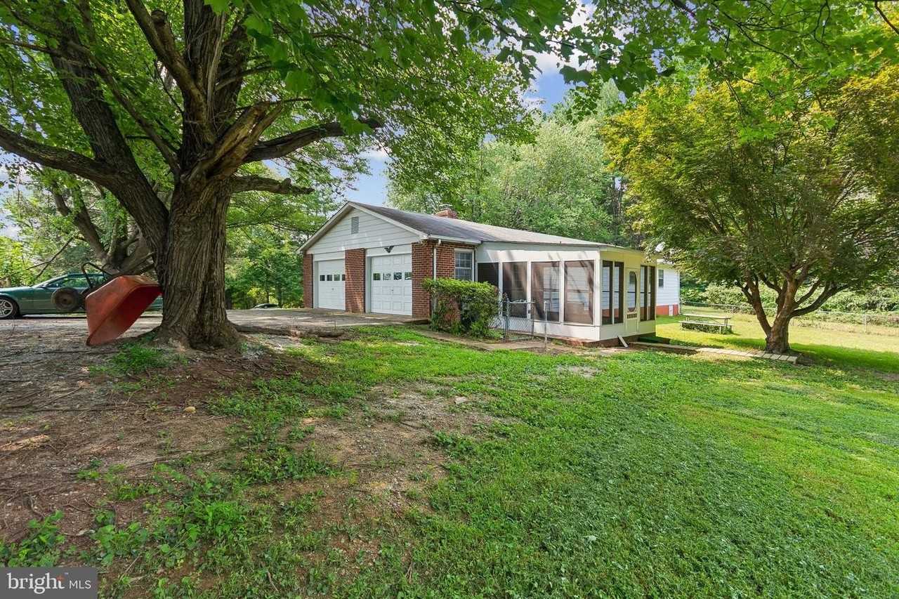 8755 Trinity Ln - Photo 4 of 23