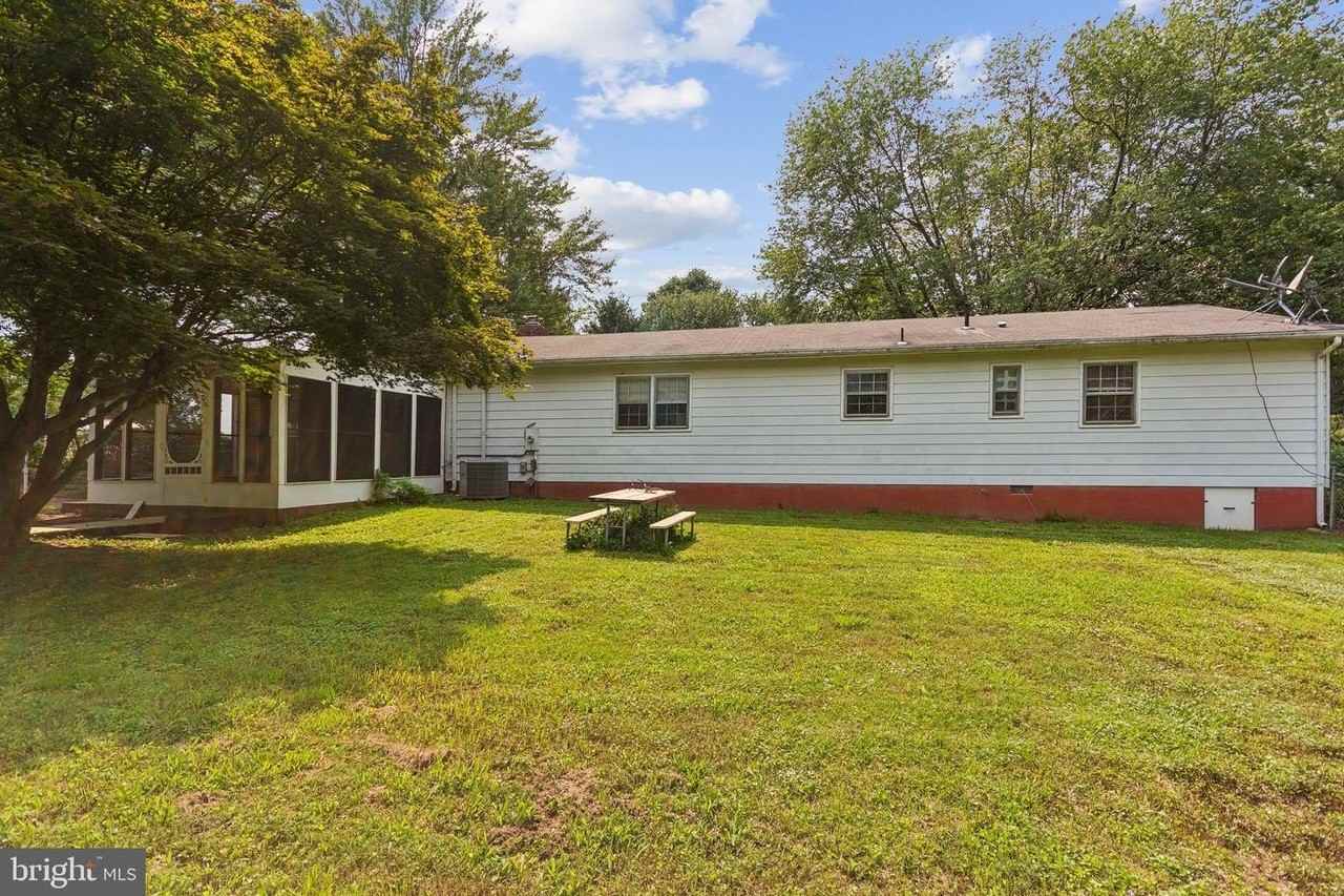 8755 Trinity Ln - Photo 5 of 23