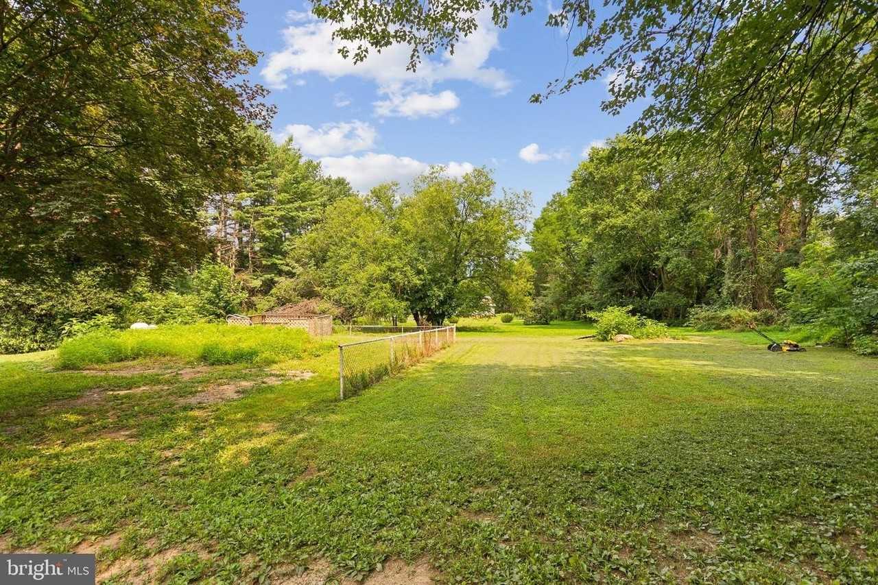 8755 Trinity Ln - Photo 6 of 23