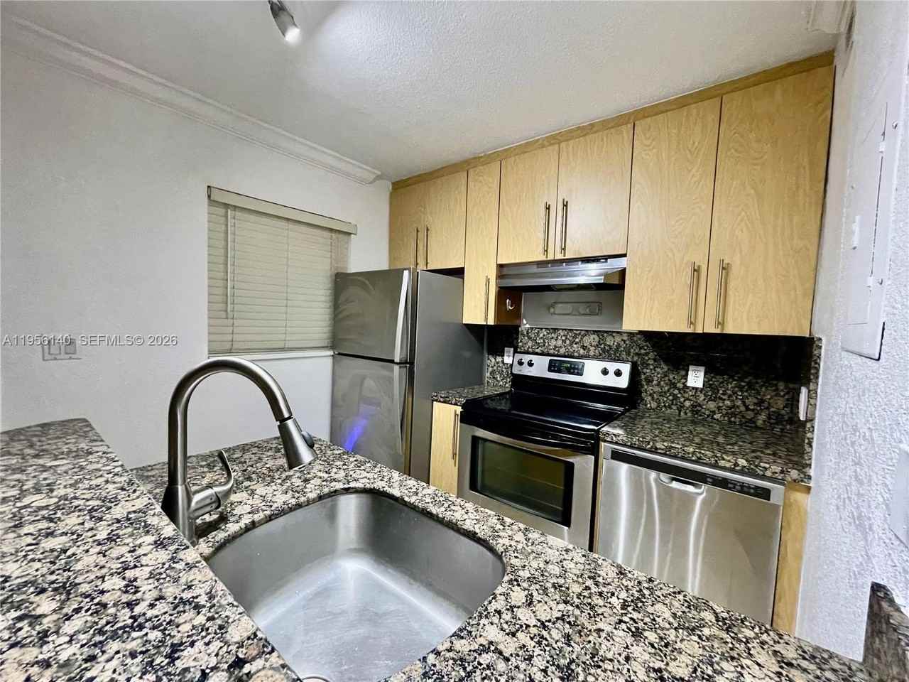 929 N Victoria Park Rd - Photo 3 of 5