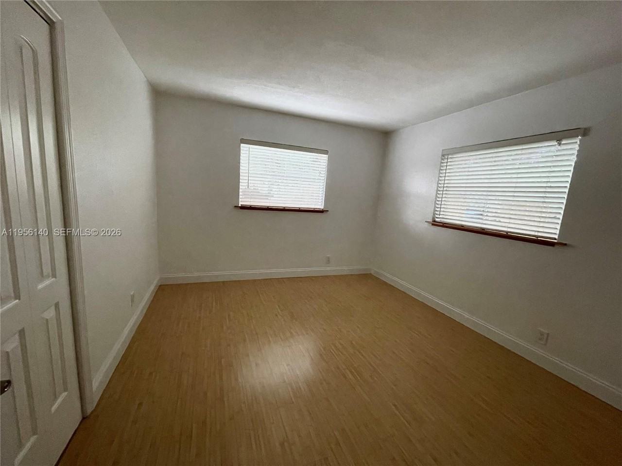 929 N Victoria Park Rd - Photo 4 of 5
