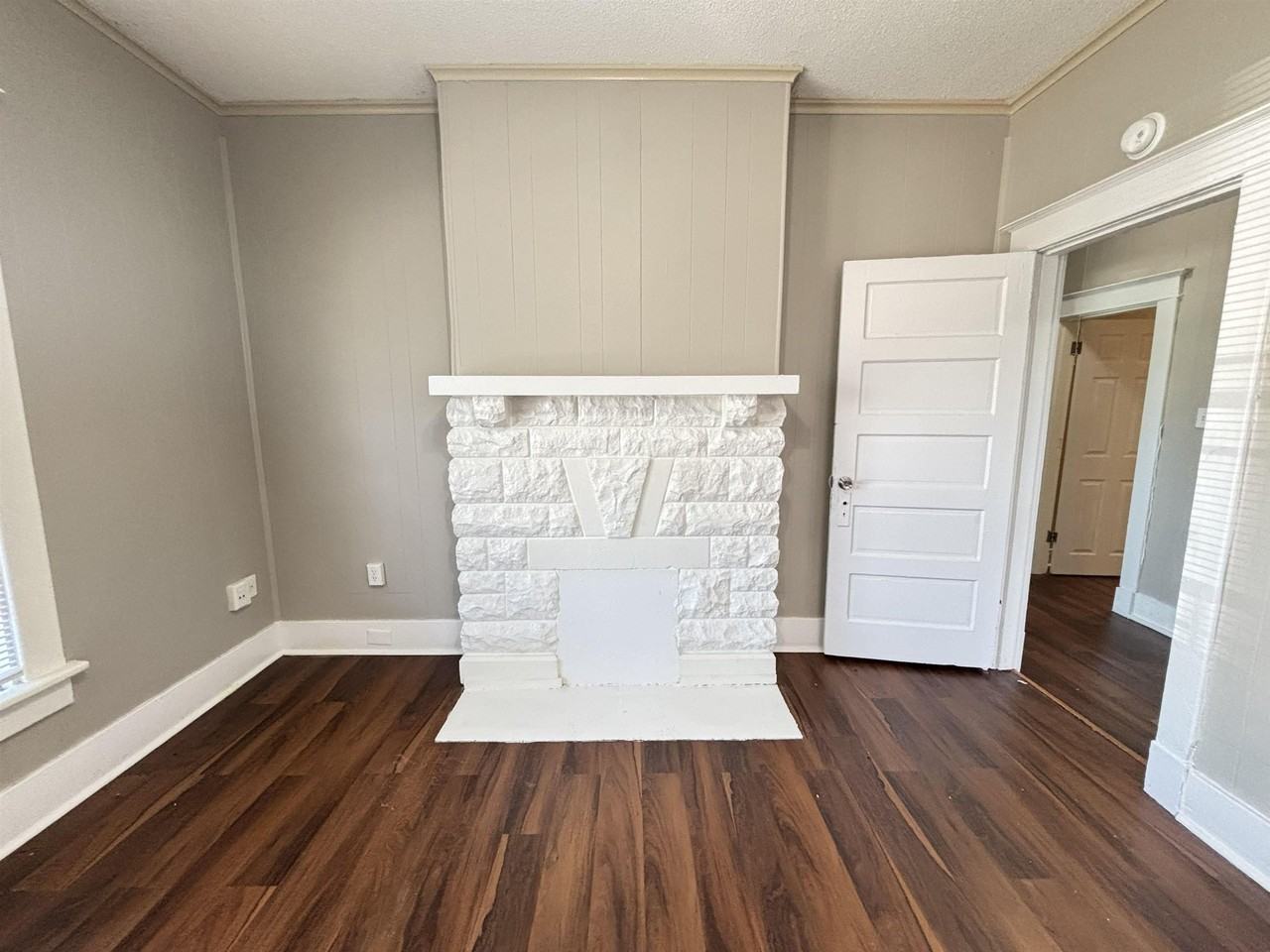 696 Decatur St - Photo 3 of 15