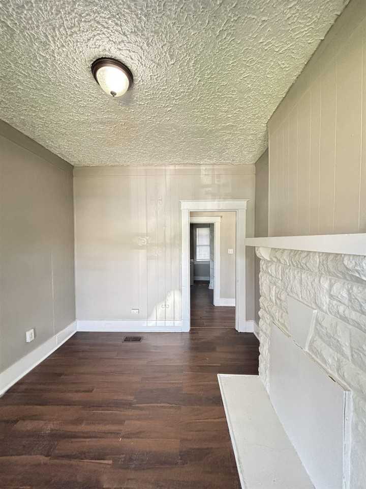 696 Decatur St - Photo 4 of 15