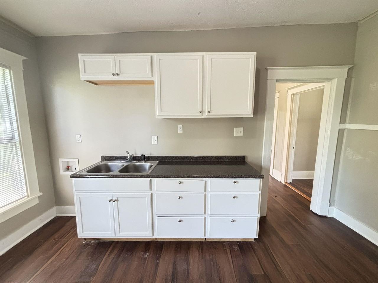 696 Decatur St - Photo 7 of 15