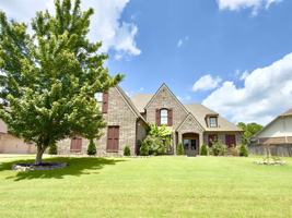 featured image of 570 Winding Valley Cv