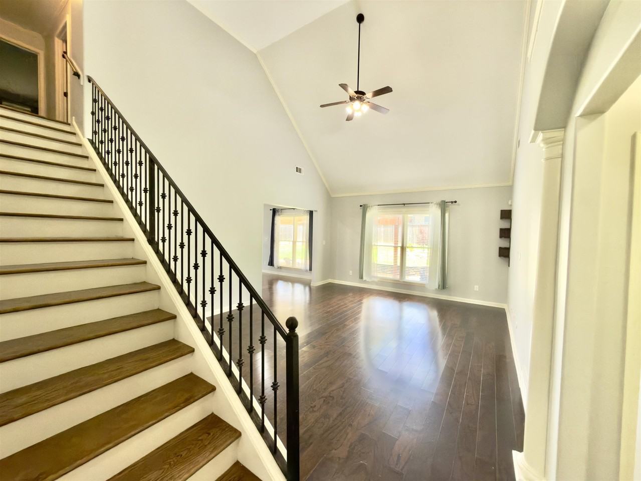 570 Winding Valley Cv - Photo 3 of 24