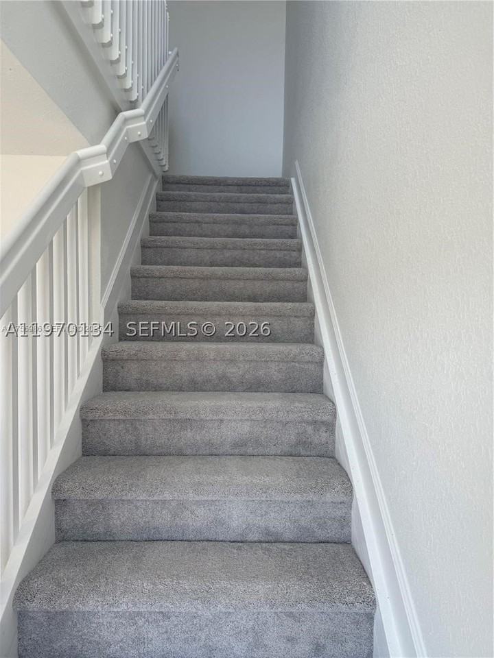 621 Se 13th Street Cir #1 - Photo 4 of 12