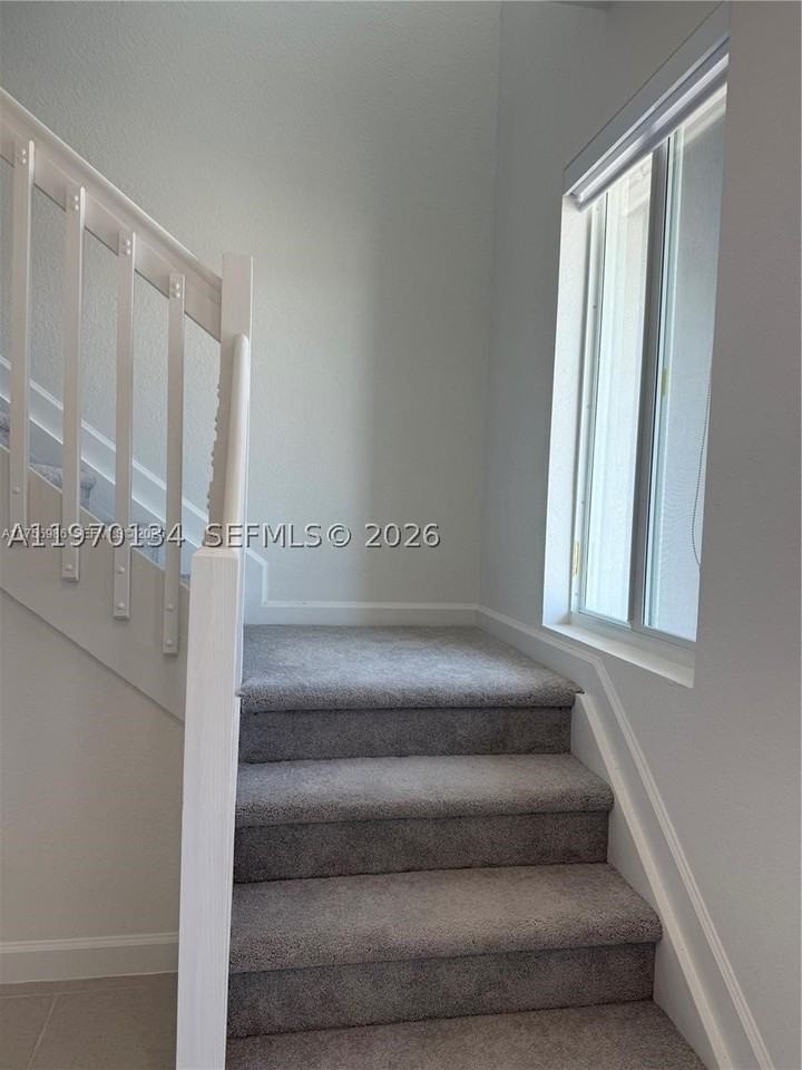 621 Se 13th Street Cir #1 - Photo 5 of 12