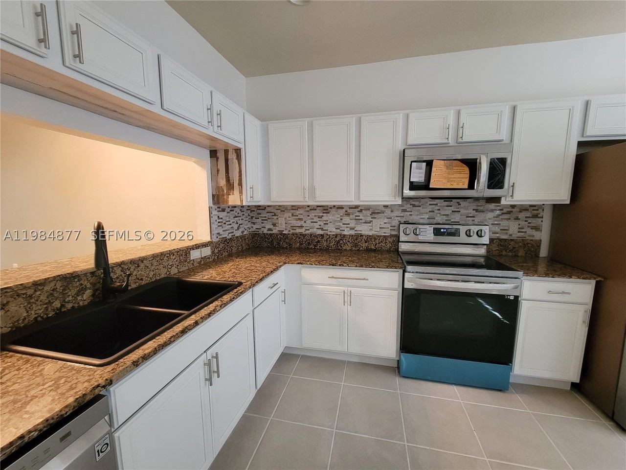 2761 Sw 82nd Ave #102 - Photo 5 of 17