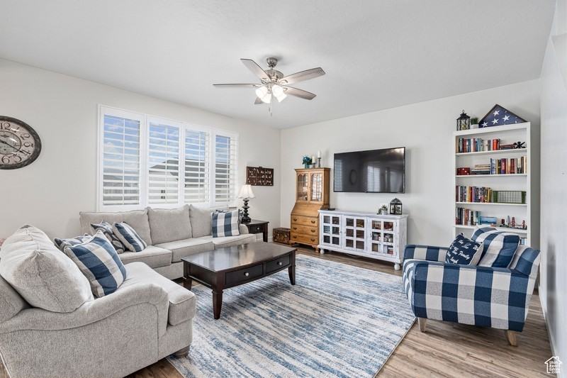 2142 N Elderberry Dr - Photo 3 of 16