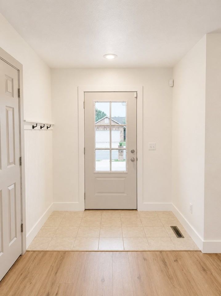 991 Glen Oaks Dr - Photo 2 of 18