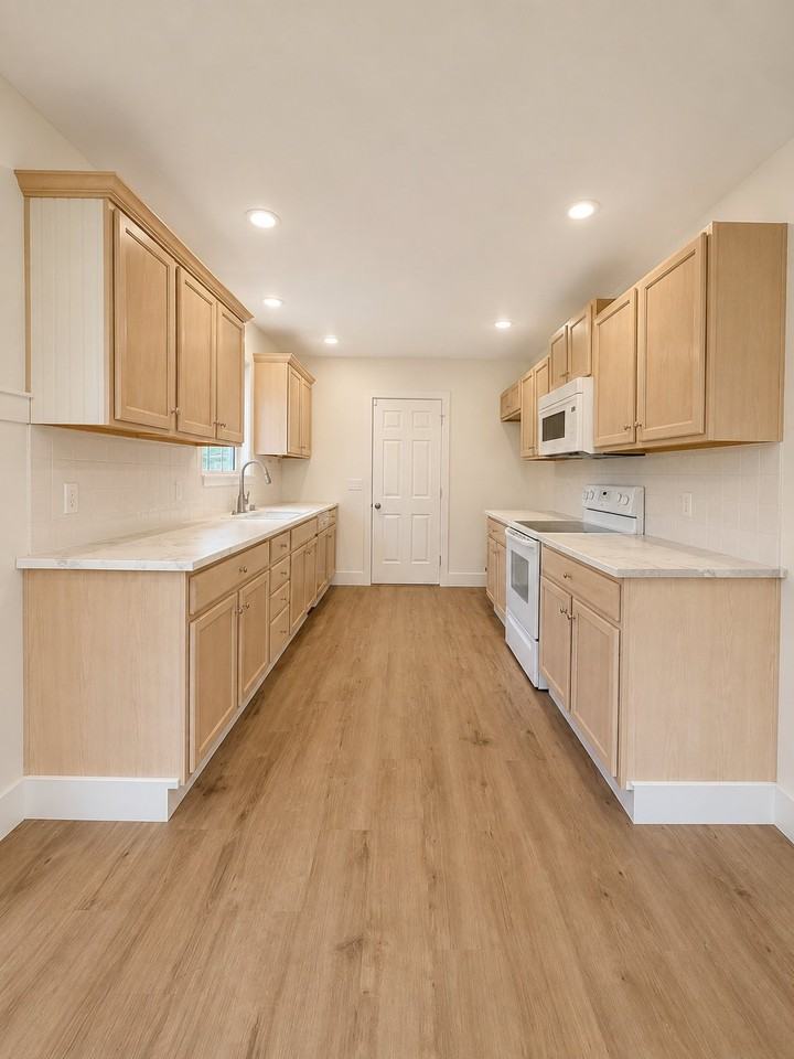 991 Glen Oaks Dr - Photo 6 of 18