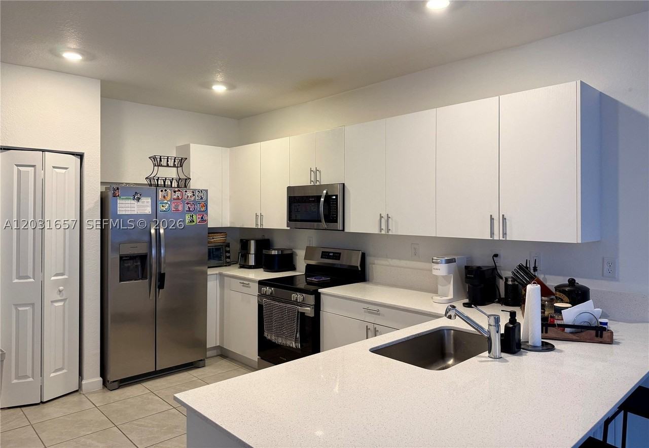 23049 Sw 129th Pl - Photo 7 of 26